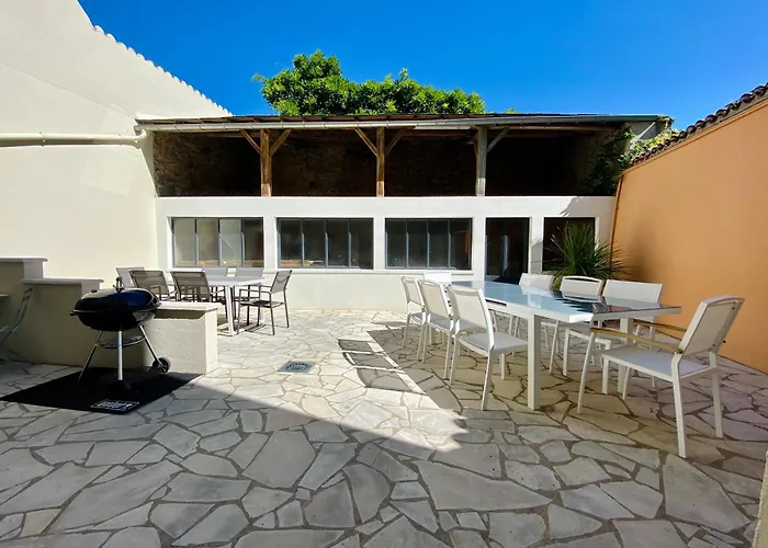 Grande surface 252m2 jusqu\'à 15 personnes avec terrasse - Barbecue , baby foot et parking gratuit - Malo Leone