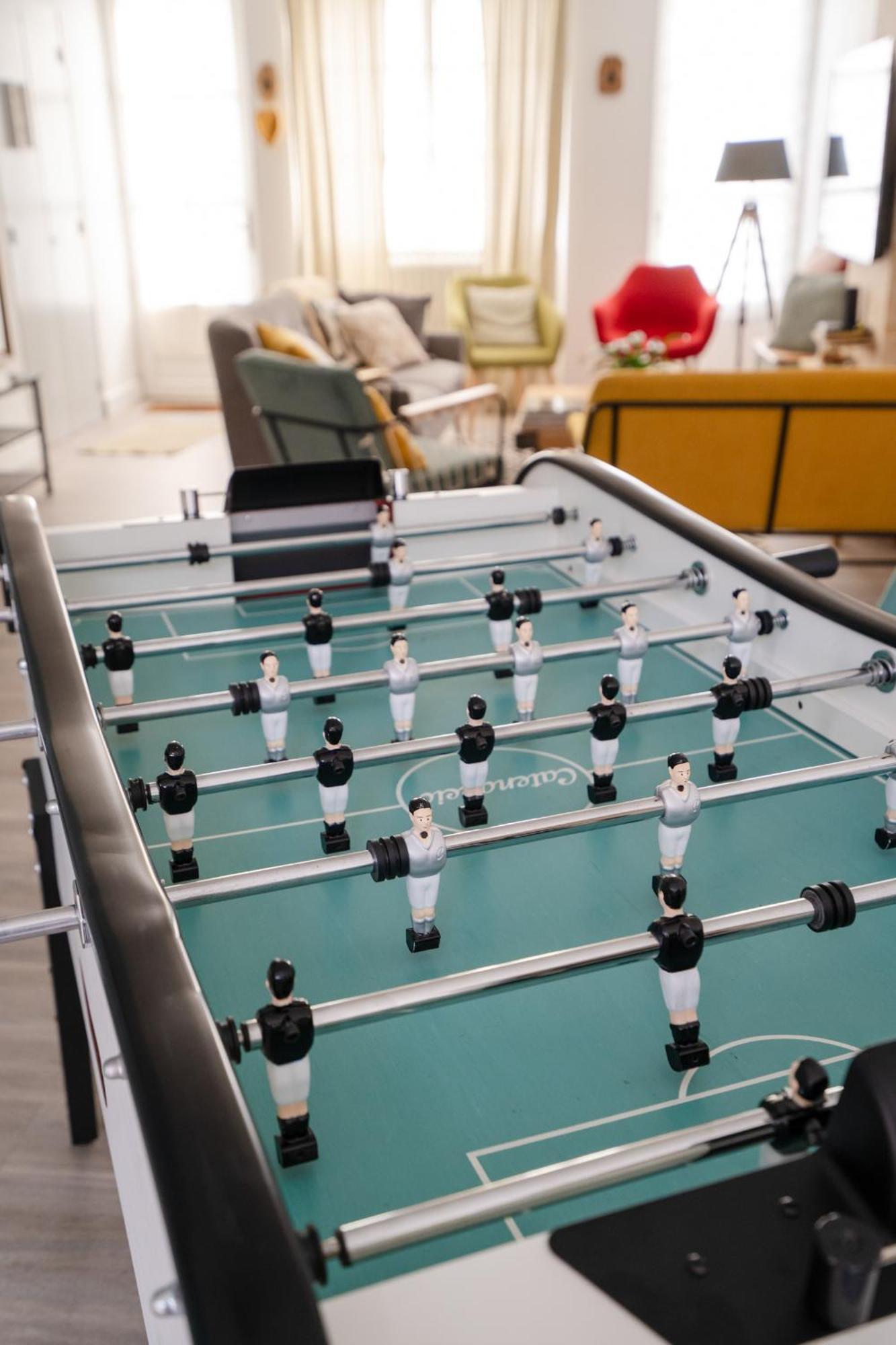 Hébergement de vacances Grande Surface 252m2 Jusqu'à 15 Personnes Avec Terrasse - Barbecue , Baby Foot Et Parking Gratuit - Malo Leone *