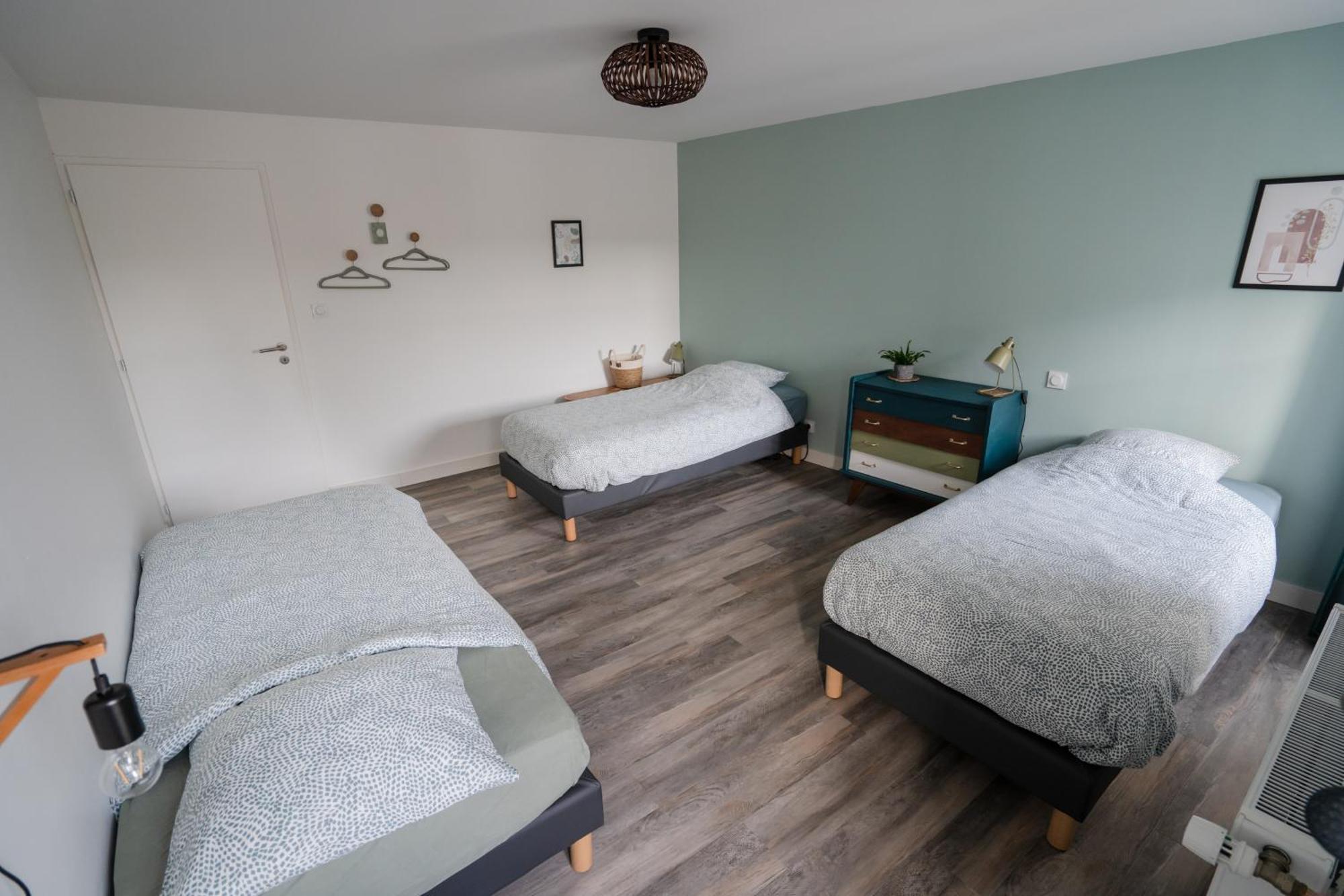 Grande Surface 252m2 Jusqu'à 15 Personnes Avec Terrasse - Barbecue , Baby Foot Et Parking Gratuit - Malo Leone Hébergement de vacances *