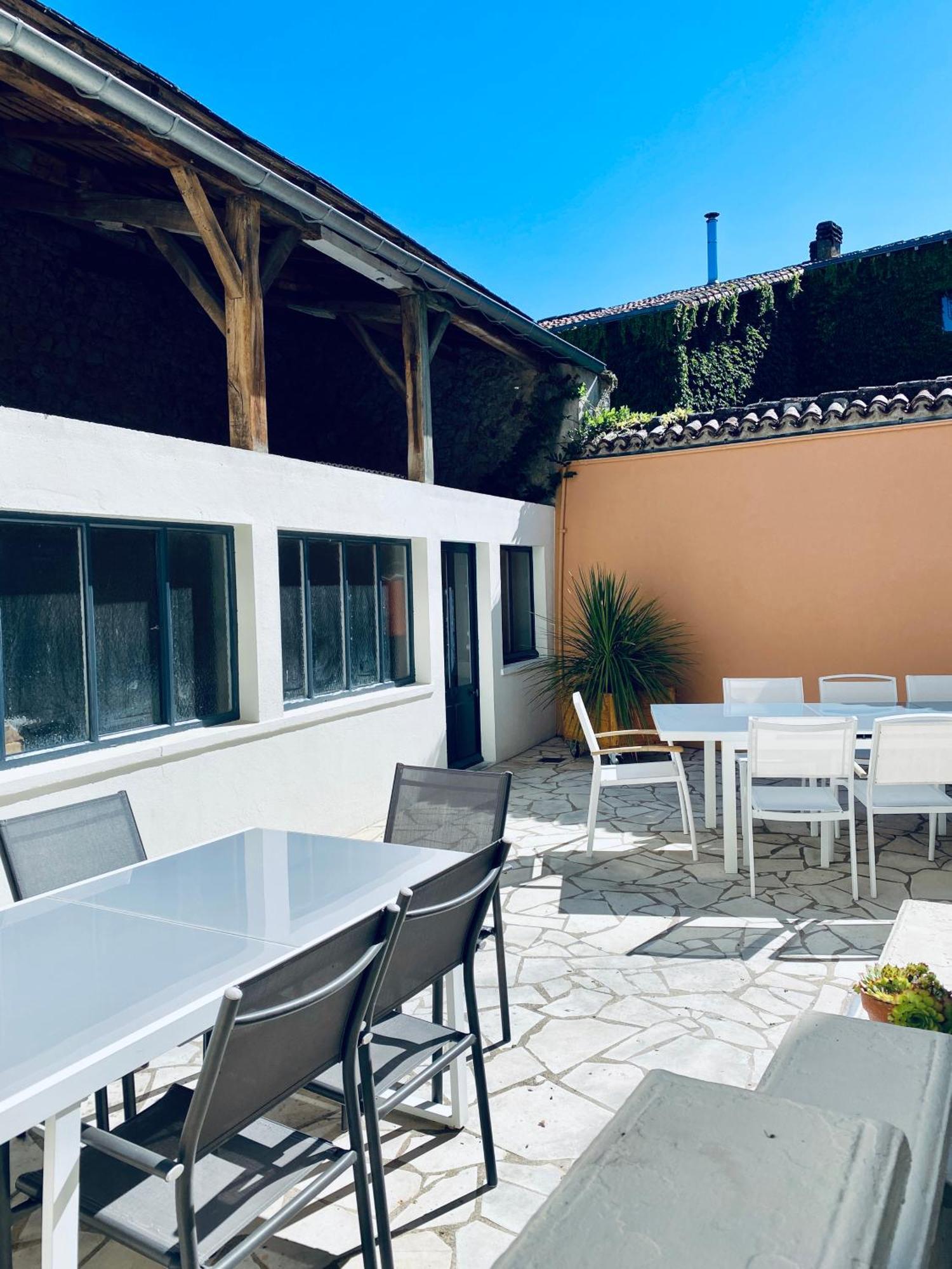 Grande Surface 252m2 Jusqu'à 15 Personnes Avec Terrasse - Barbecue , Baby Foot Et Parking Gratuit - Malo Leone Hébergement de vacances